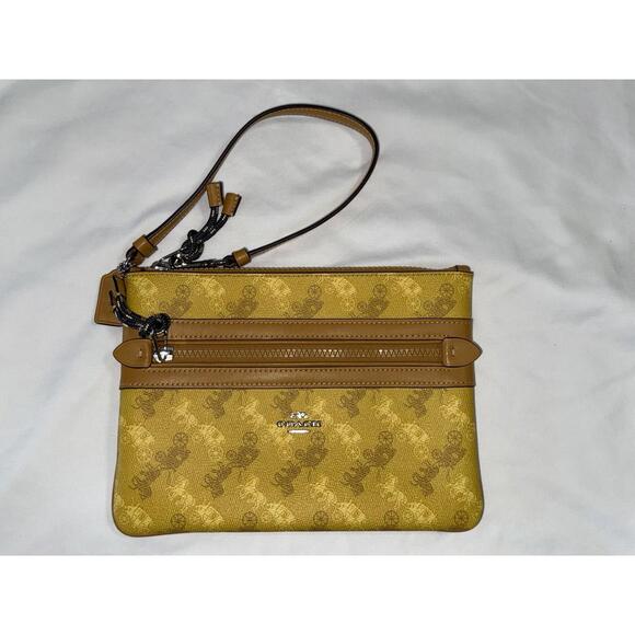 Coach Gallery Pouch With Horse And Carriage Print Yellow - Picture 1 of 7